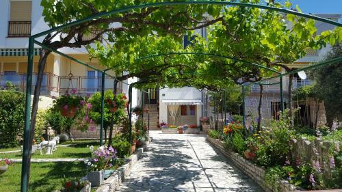 Apartment Paradiso