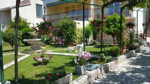Apartment Paradiso