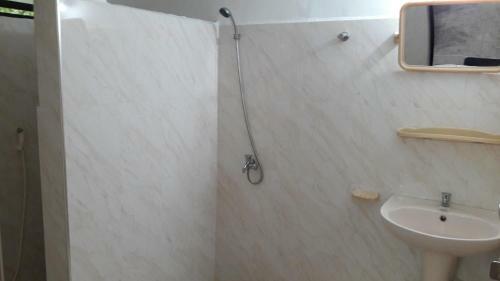 Hostal Yaarl Holiday Inn