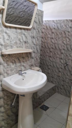 Hostal Yaarl Holiday Inn