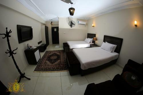 Hotel Crown Inn