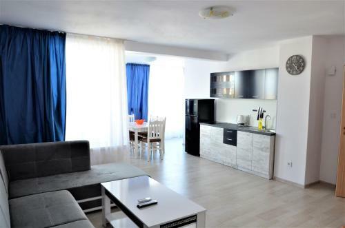 Oasis Laguna Apartments