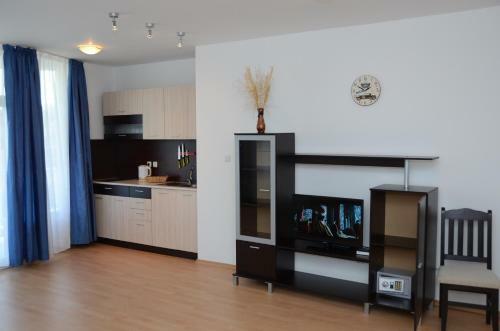 Oasis Laguna Apartments