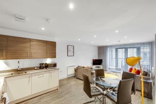 Metalworks By Ur Stay Apartments
