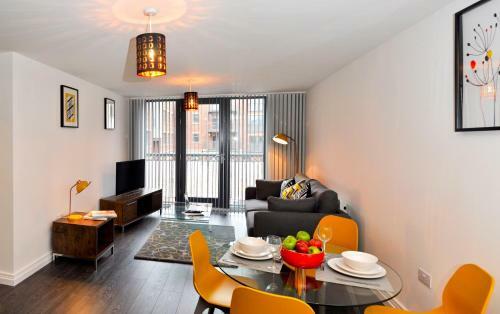 Metalworks By Ur Stay Apartments