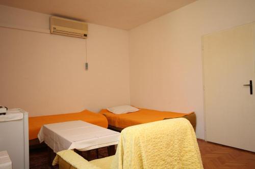 Hostal Triple Room Baska Voda 6748b