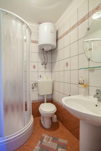 Hostal Rooms With A Parking Space Cres - 2512
