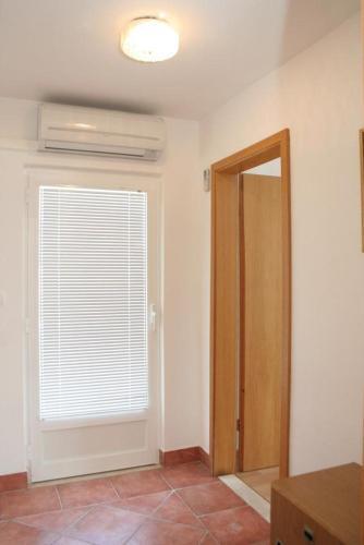 Apartment Kuciste - Perna 4542a