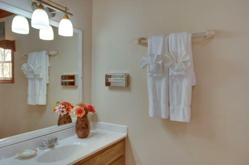 Hotel Coco Plum Island Resort