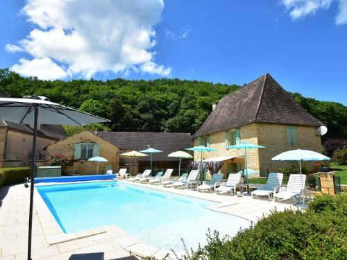 Modern Holiday Home In Aquitaine With Swimming Pool