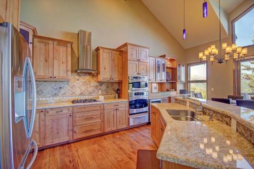 Big View Lodge Home