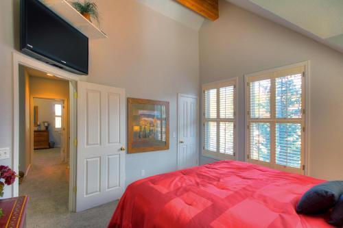 Bear Pine Chalet
