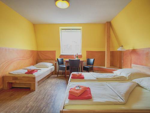 Hostal Alex 30 Hostel