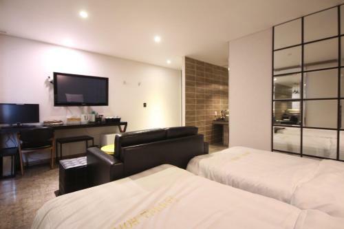 Paradise Hotel
