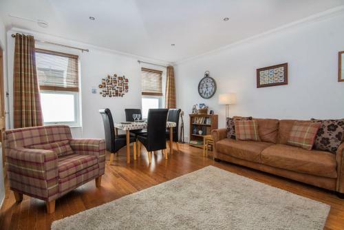 40 Tomnahurich Street Apartment