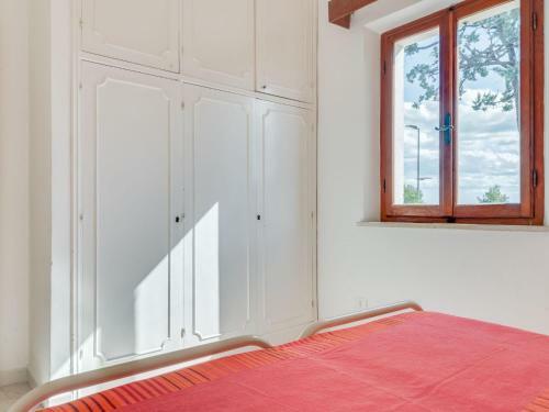 Peaceful Holiday Home With Fireplace, Garden And Parking