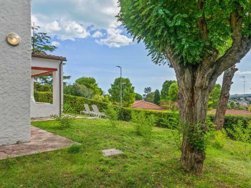 Peaceful Holiday Home With Fireplace, Garden And Parking