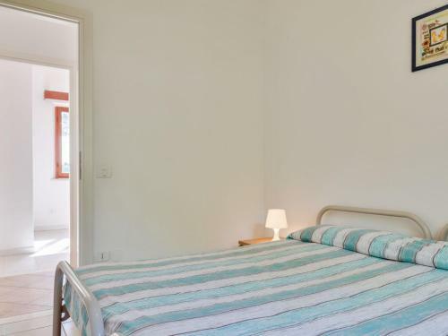 Peaceful Holiday Home With Fireplace, Garden And Parking