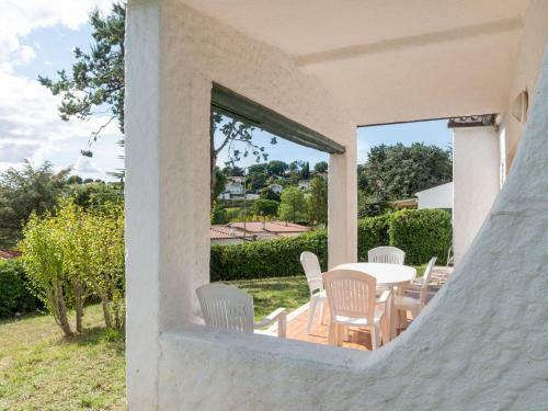 Peaceful Holiday Home With Fireplace, Garden And Parking