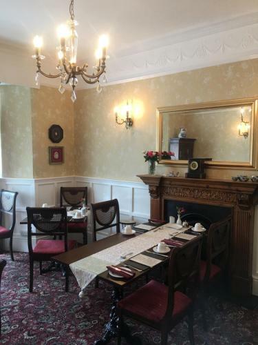 Hostal Dolphin Guest House