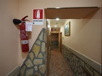 Hostal Alessandro Palace