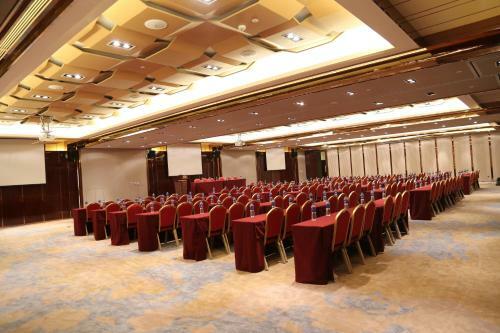 Kaixuanmen Jianguo Hotel