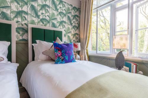 Hotel Hand And Spear