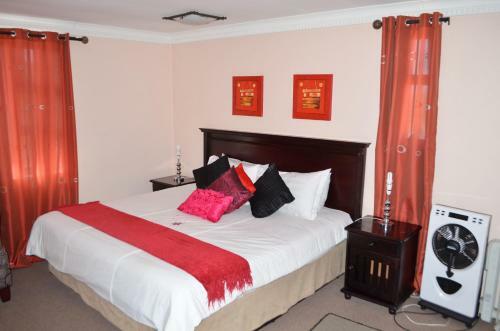 Hostal Phomolo Guest House