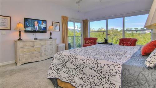 Mariner's Pointe 202 Home