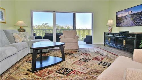 Mariner's Pointe 202 Home