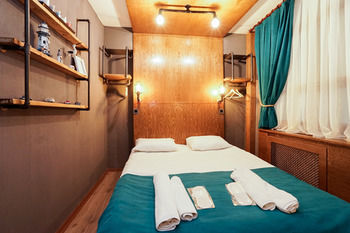 Hotel Cube Suites