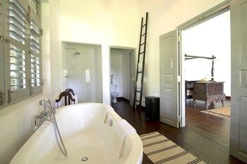 Villa Ivory House