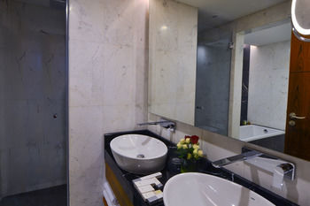 The Avenue - A Murwab Hotel