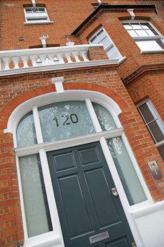 Flying Butler - Barons Court Apartments