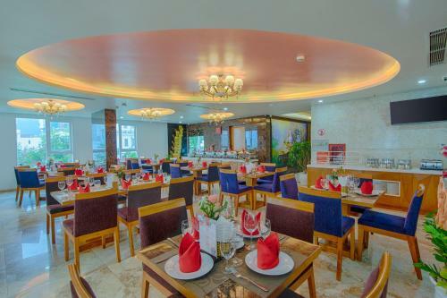 Queen's Finger Hotel