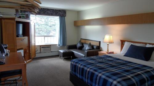 Pines Motel