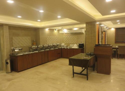 Hotel Clarks Inn Srinagar
