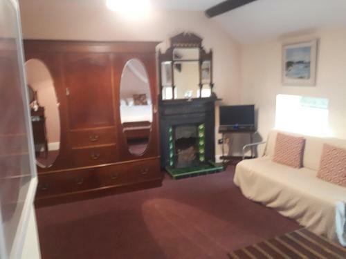 Hostal Castlemorris House