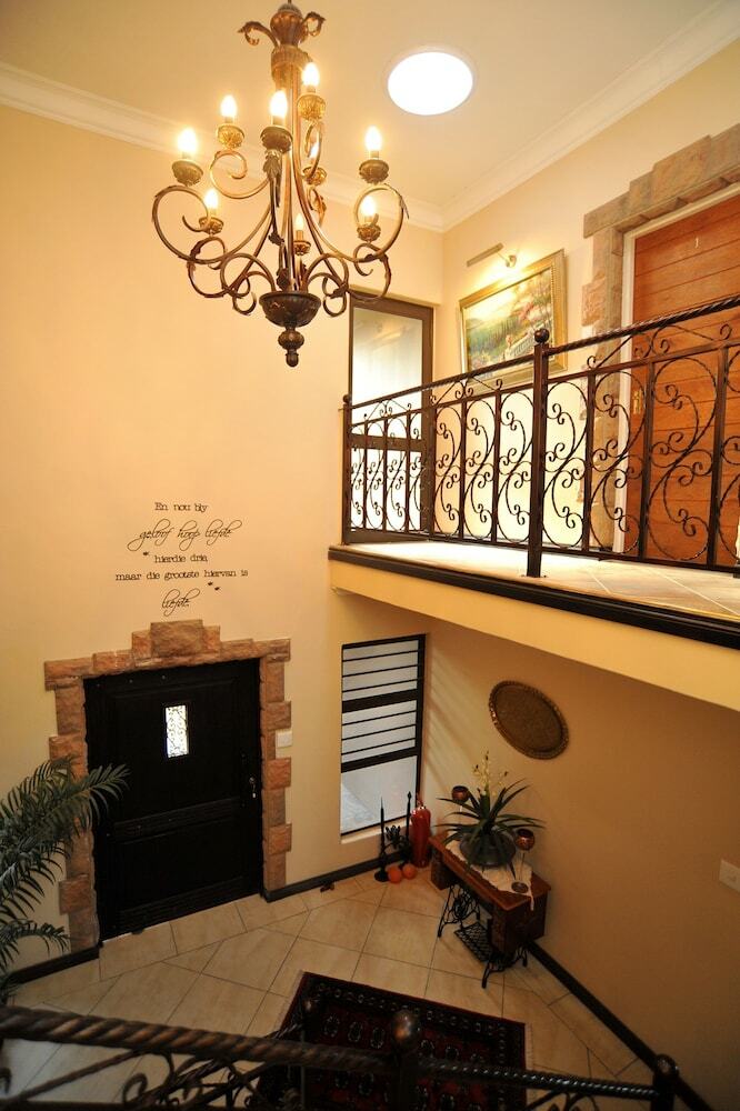 Hostal Sunset Manor Guest House