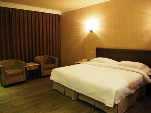 The Riverside Hotel & Motel
