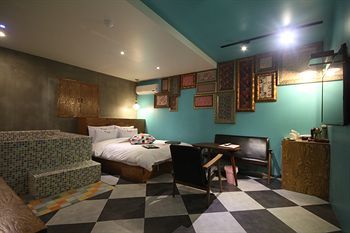 Hotel You, I In