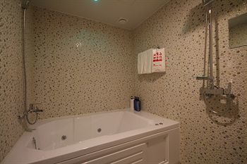 Hotel You, I In