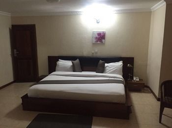 Crystal Rose Ambassador Hotel
