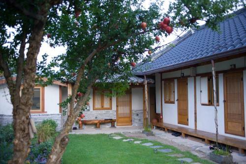 Hostal Floral Space Hanok Guesthouse