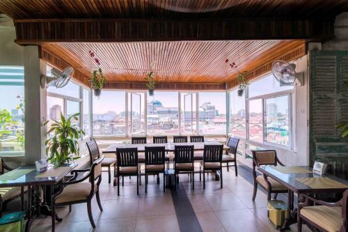 Paradise Hotel