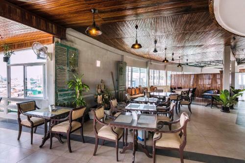Paradise Hotel