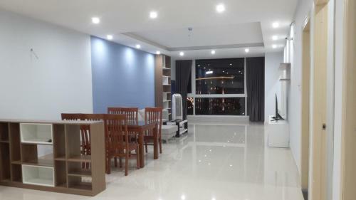 Son Thinh Three Bedroom Apartment