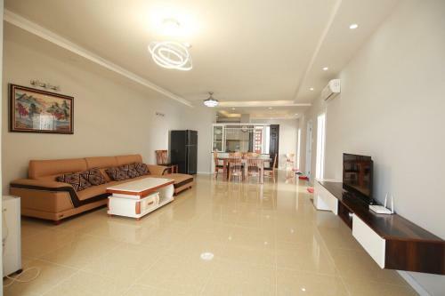 Son Thinh Three Bedroom Apartment