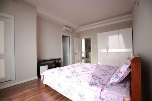 Son Thinh Three Bedroom Apartment