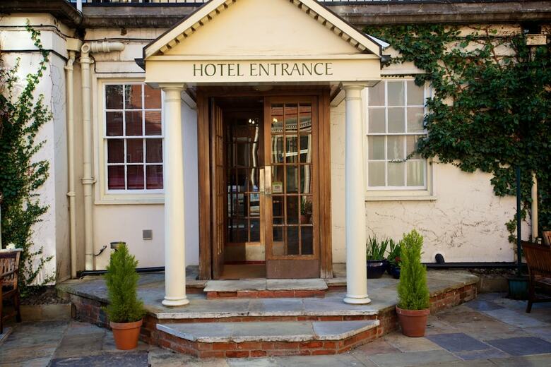 Rutland Arms Hotel